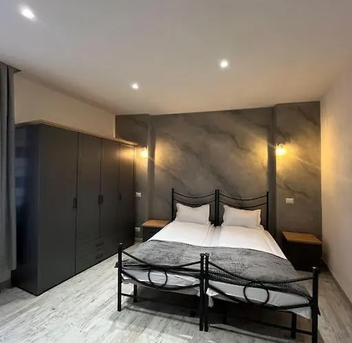 Central Apartament Brasov דירה בראשוב